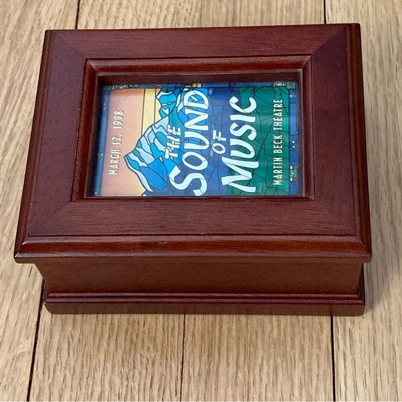 Extremely RARE Music Box “EDELWEISS”, The Sound of Music, Broadway, 1998. - Picture 7 of 12
